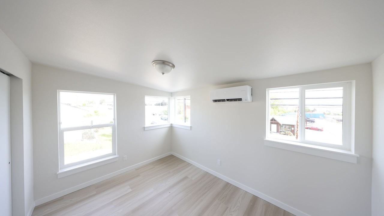 476 Se Barrington Dr #F2 - Photo 6 of 8