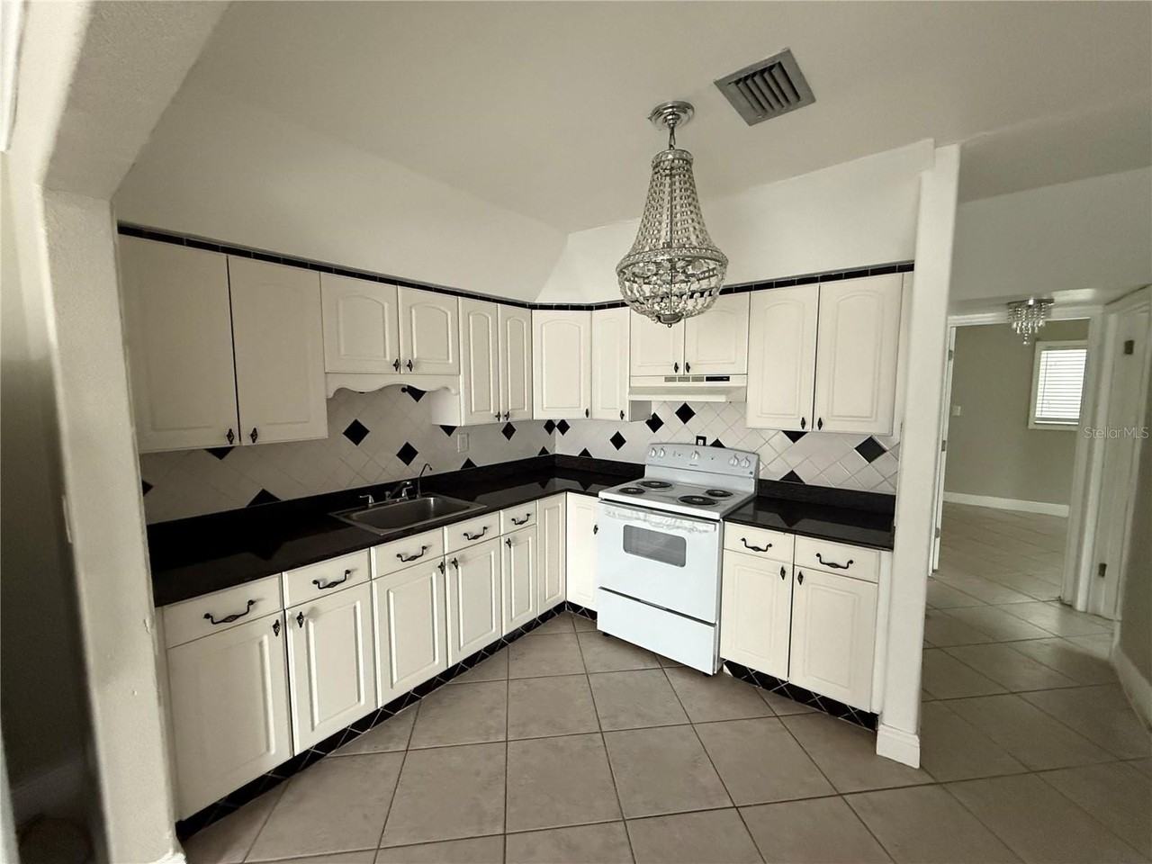 1345 Drew St #16 - Photo 4 of 13