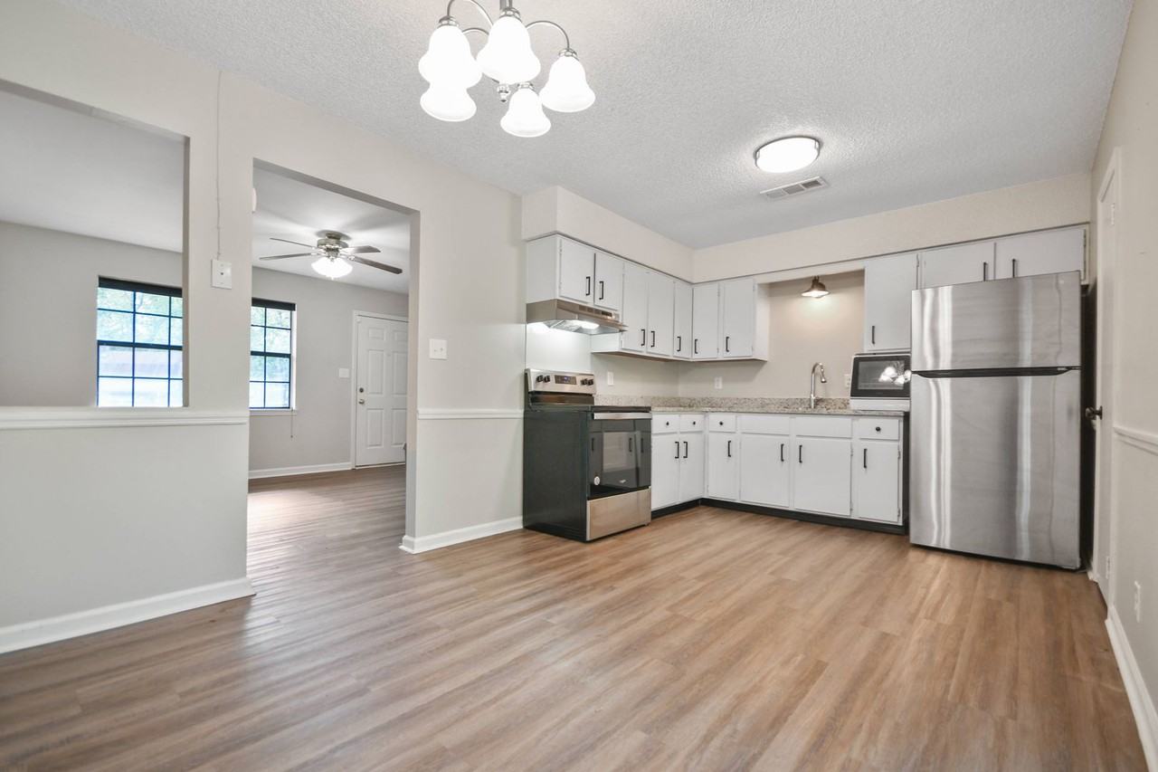 554 Roselawn Dr - Photo 4 of 12