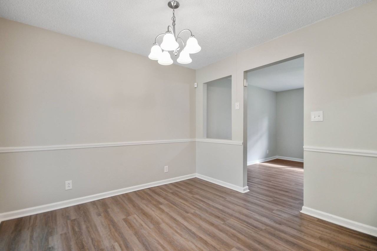 554 Roselawn Dr - Photo 6 of 12