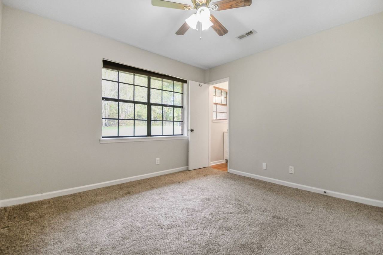 554 Roselawn Dr - Photo 7 of 12