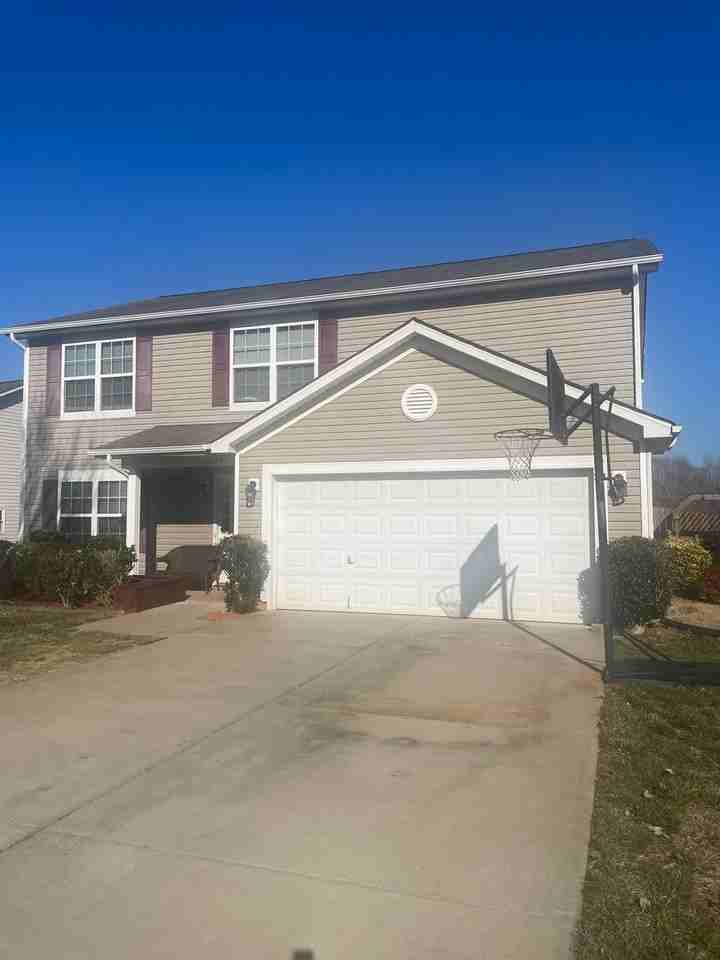 10053 Highland Creek Cir - Photo 2 of 6