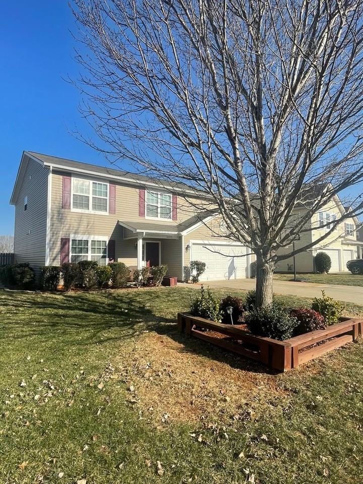 10053 Highland Creek Cir - Photo 4 of 6