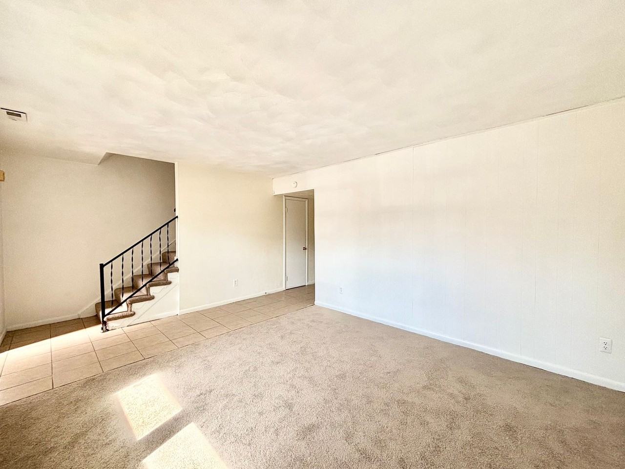 5824 Pickering St - Photo 3 of 17