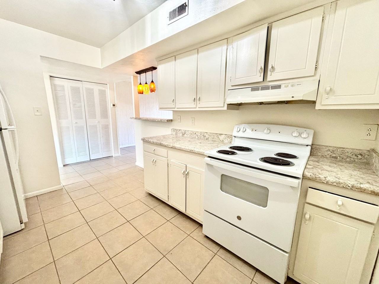 5824 Pickering St - Photo 6 of 17