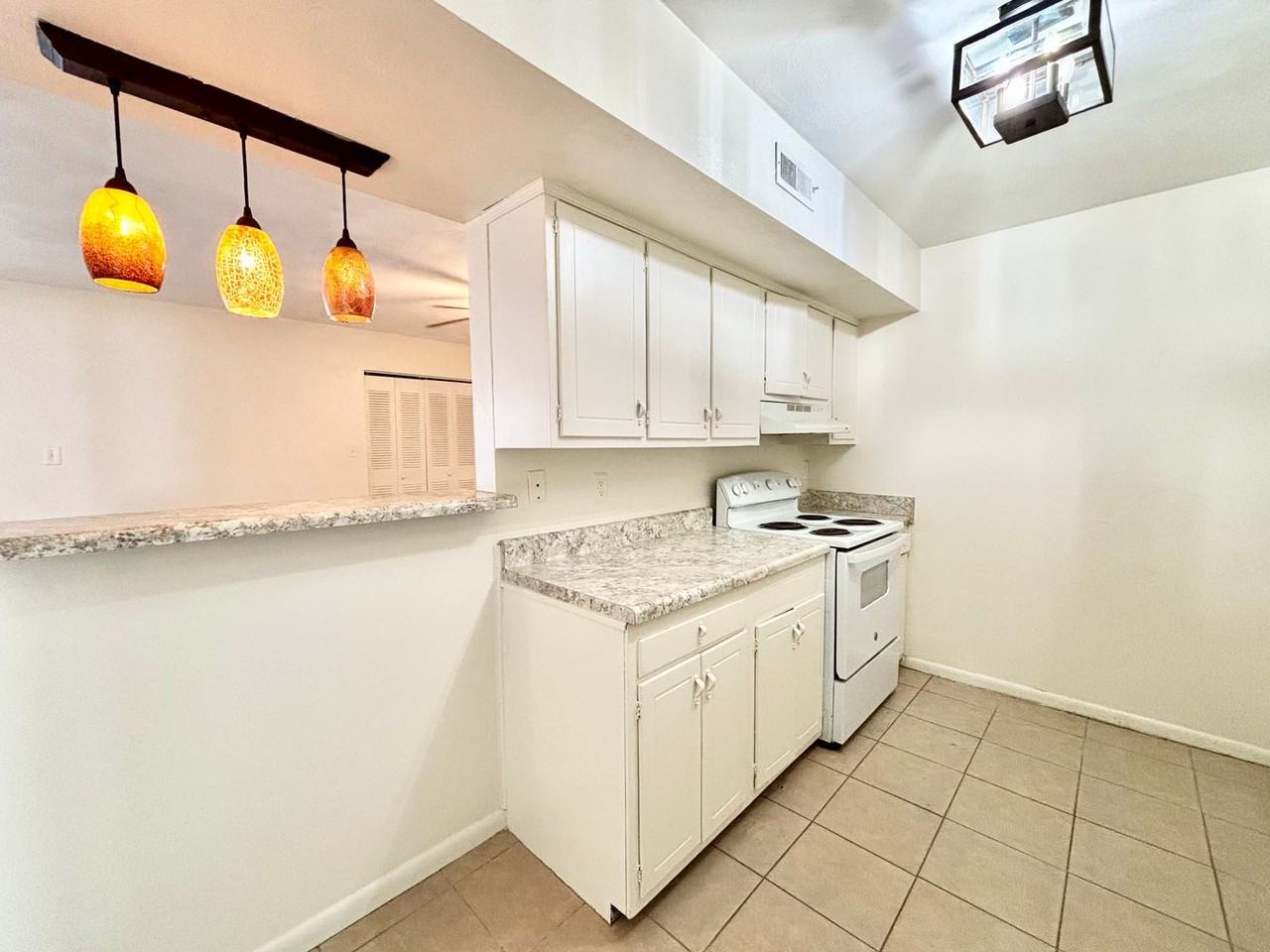 5824 Pickering St - Photo 7 of 17