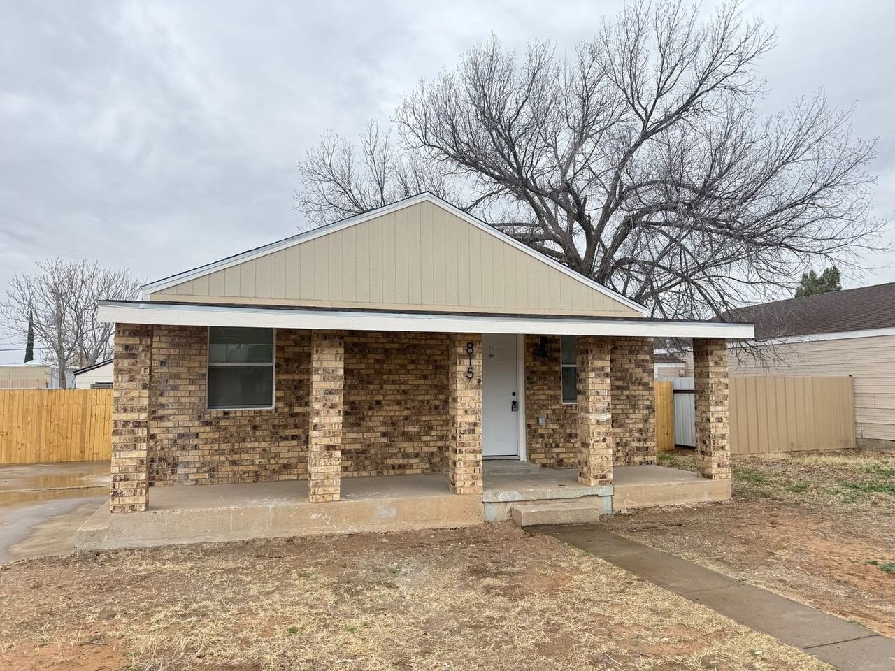 815 Graham Ave - Photo 2 of 11