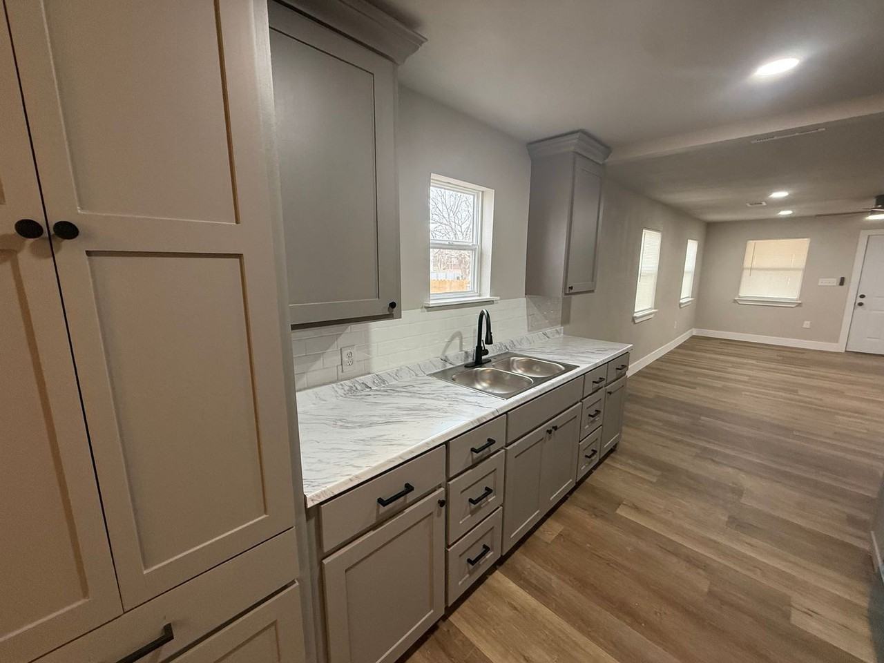 815 Graham Ave - Photo 5 of 11