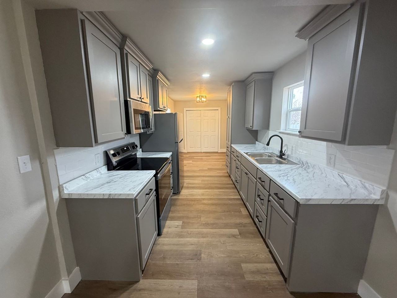 815 Graham Ave - Photo 6 of 11