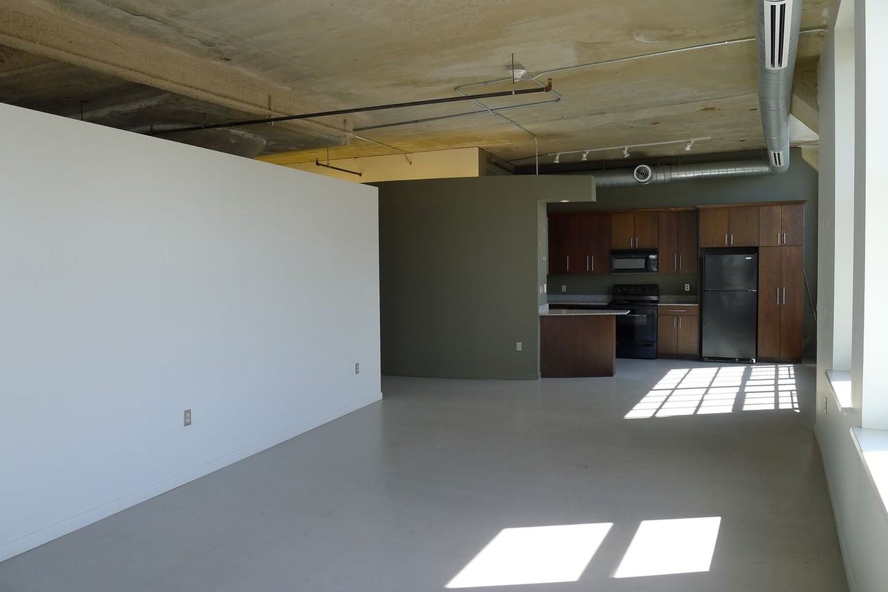 35 Burroughs St - Photo 6 of 23