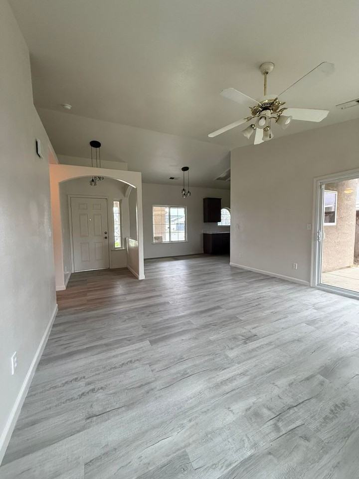 413 Wawona Ct - Photo 3 of 12