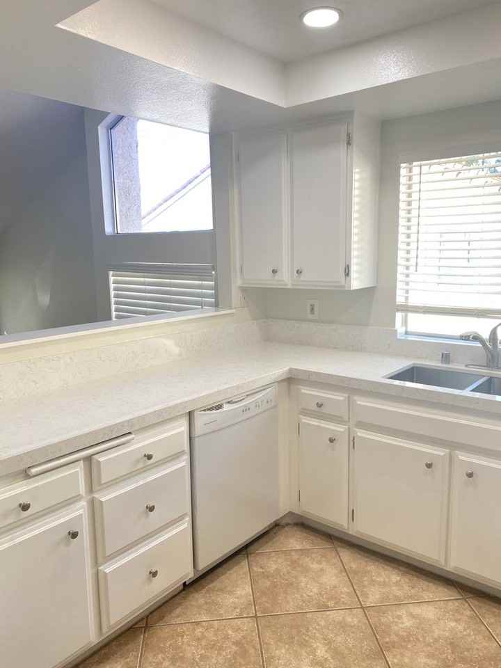 3318 Darby St #418 - Photo 3 of 20