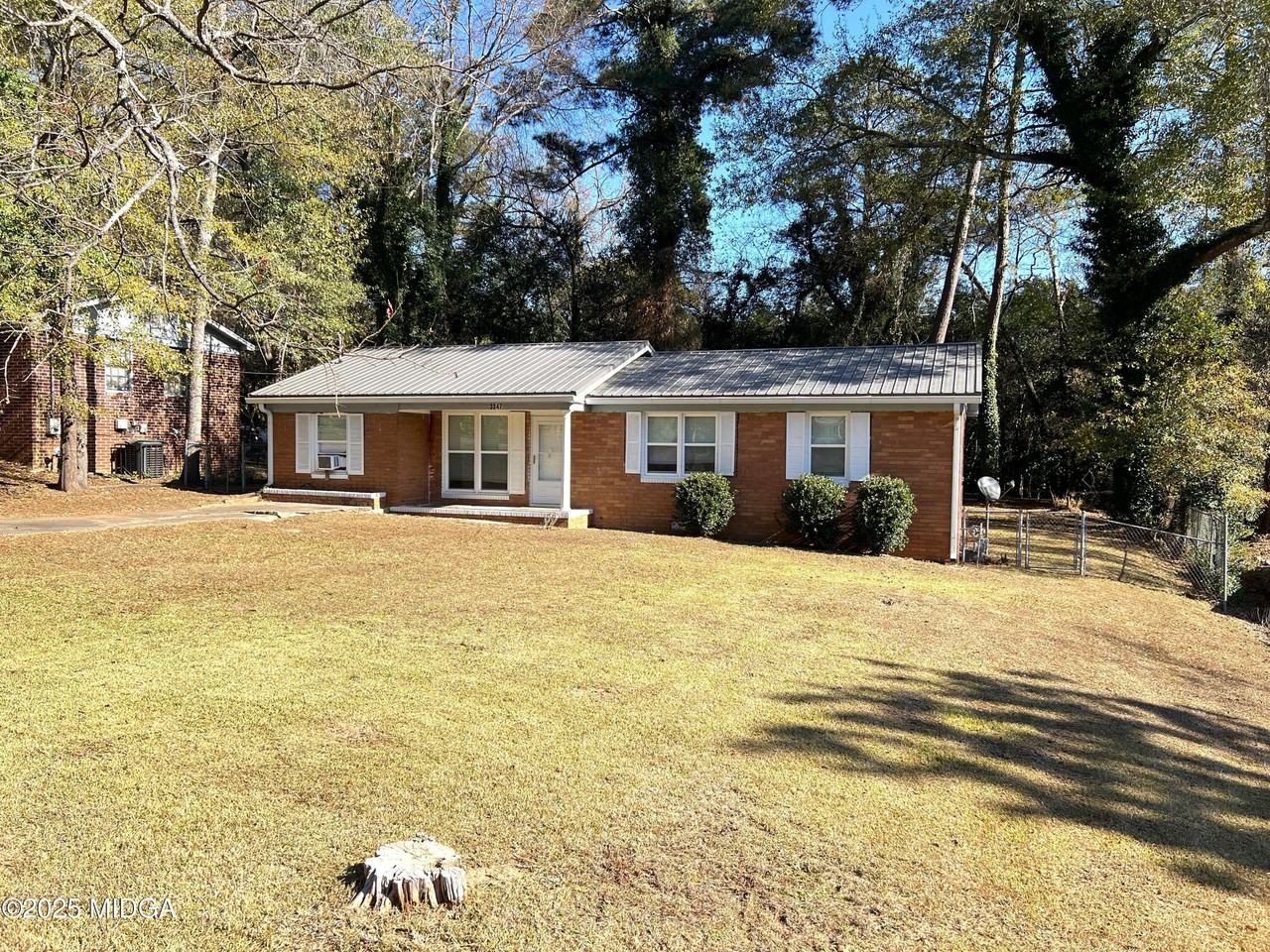 3347 Thunderbird Rd - Photo 2 of 27