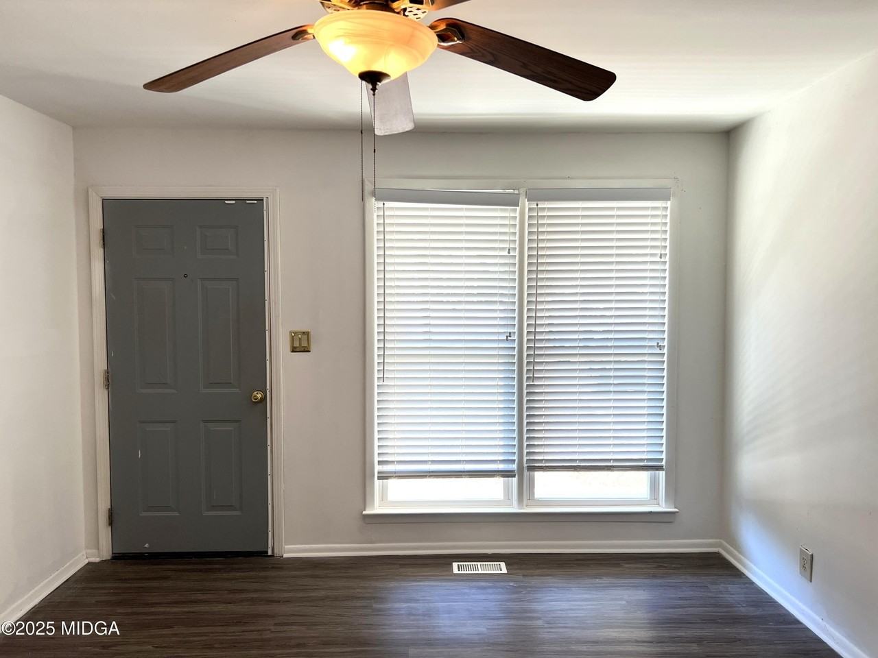 3347 Thunderbird Rd - Photo 4 of 27
