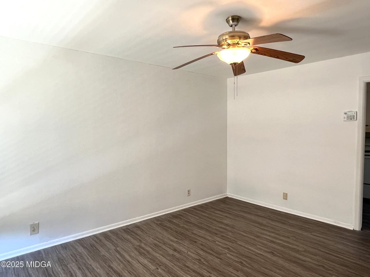 3347 Thunderbird Rd - Photo 6 of 27