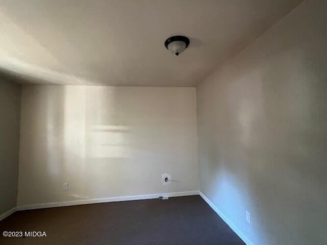 2427 Vivian Dr - Photo 5 of 8