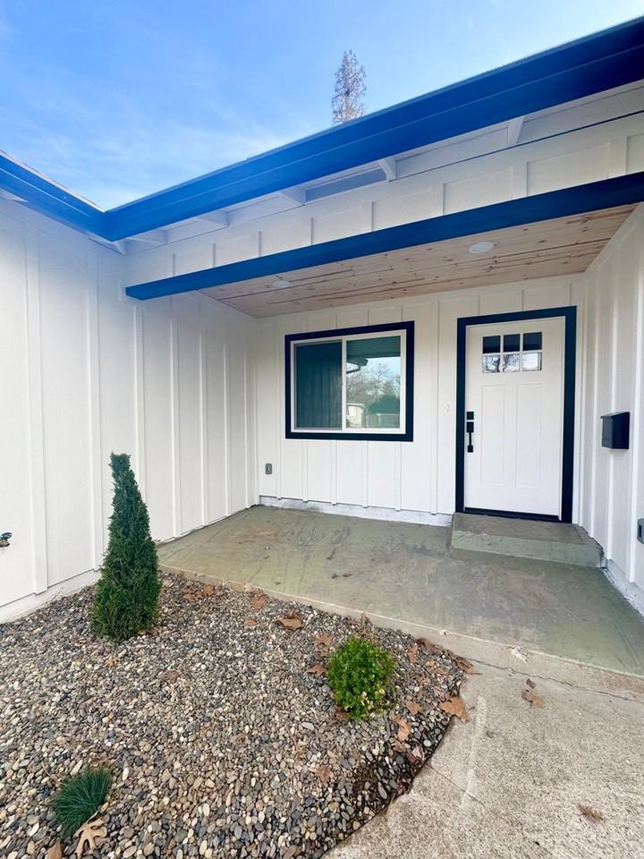 2283 Canal Dr - Photo 3 of 18