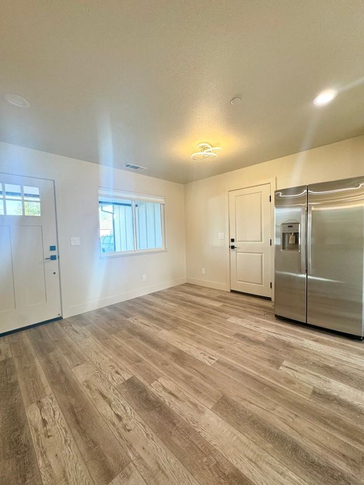 2283 Canal Dr - Photo 4 of 18