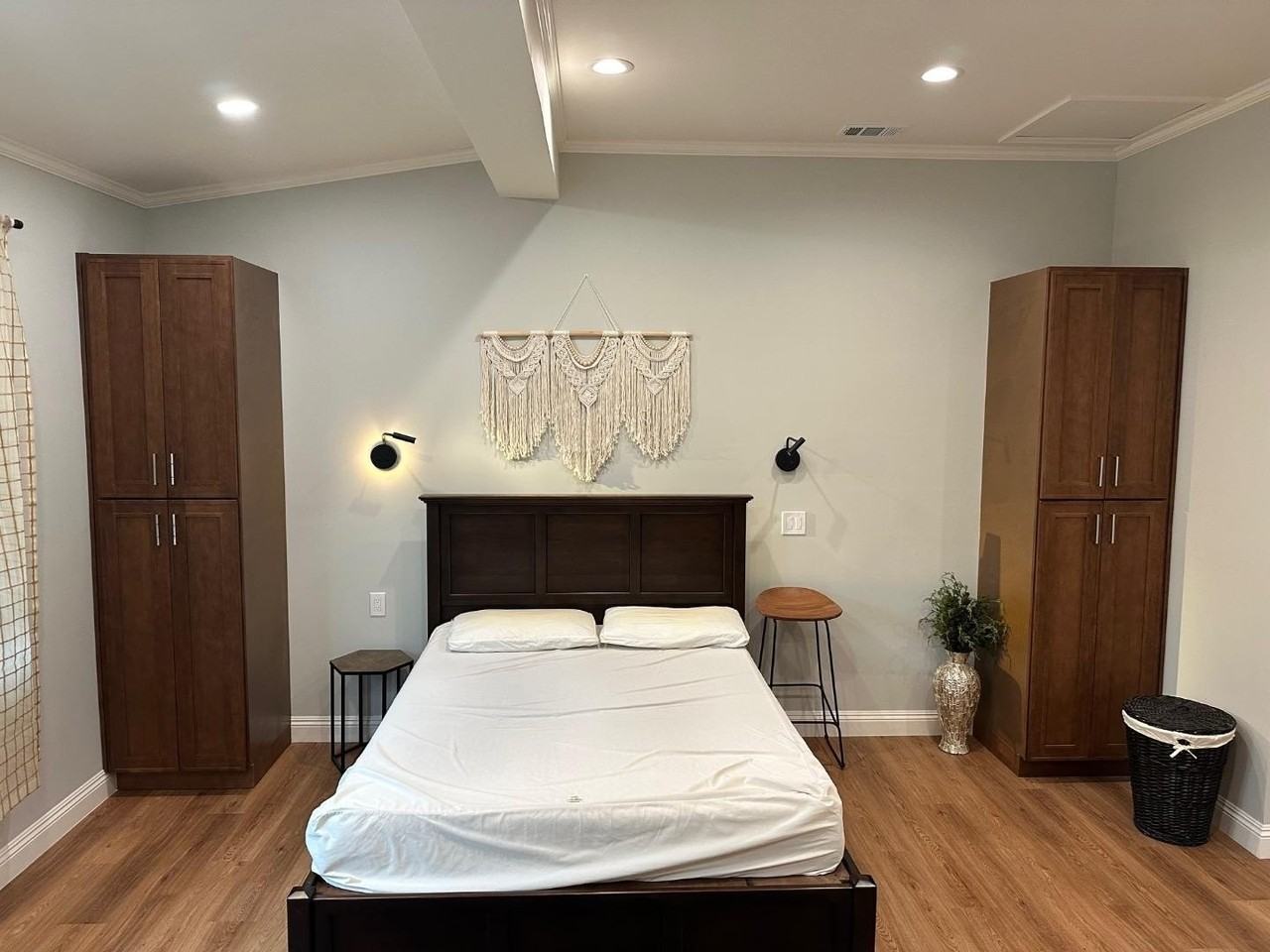 2430 Eaton Ave - Photo 2 of 7