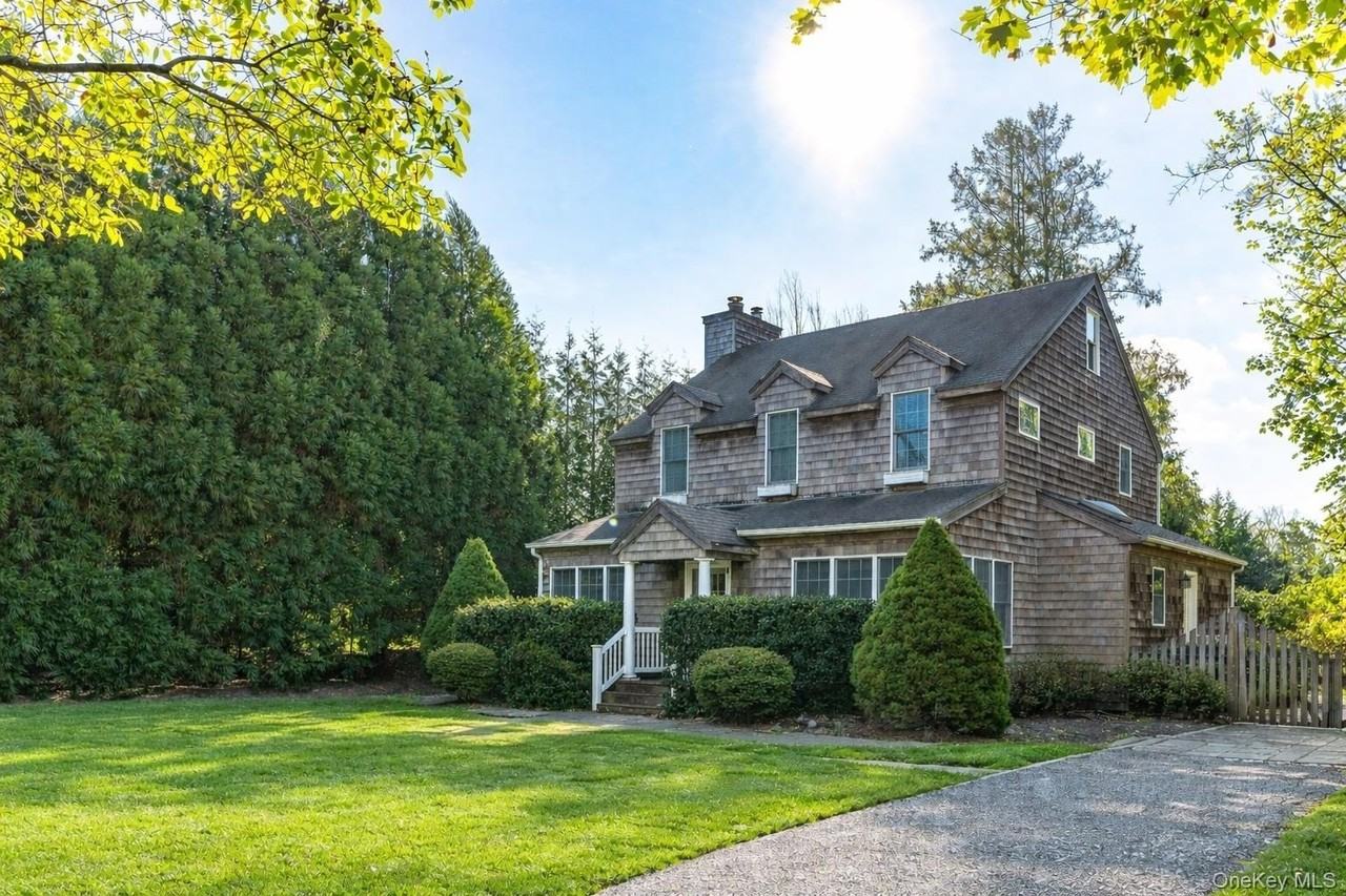 45 Quogue St - Photo 2 of 18