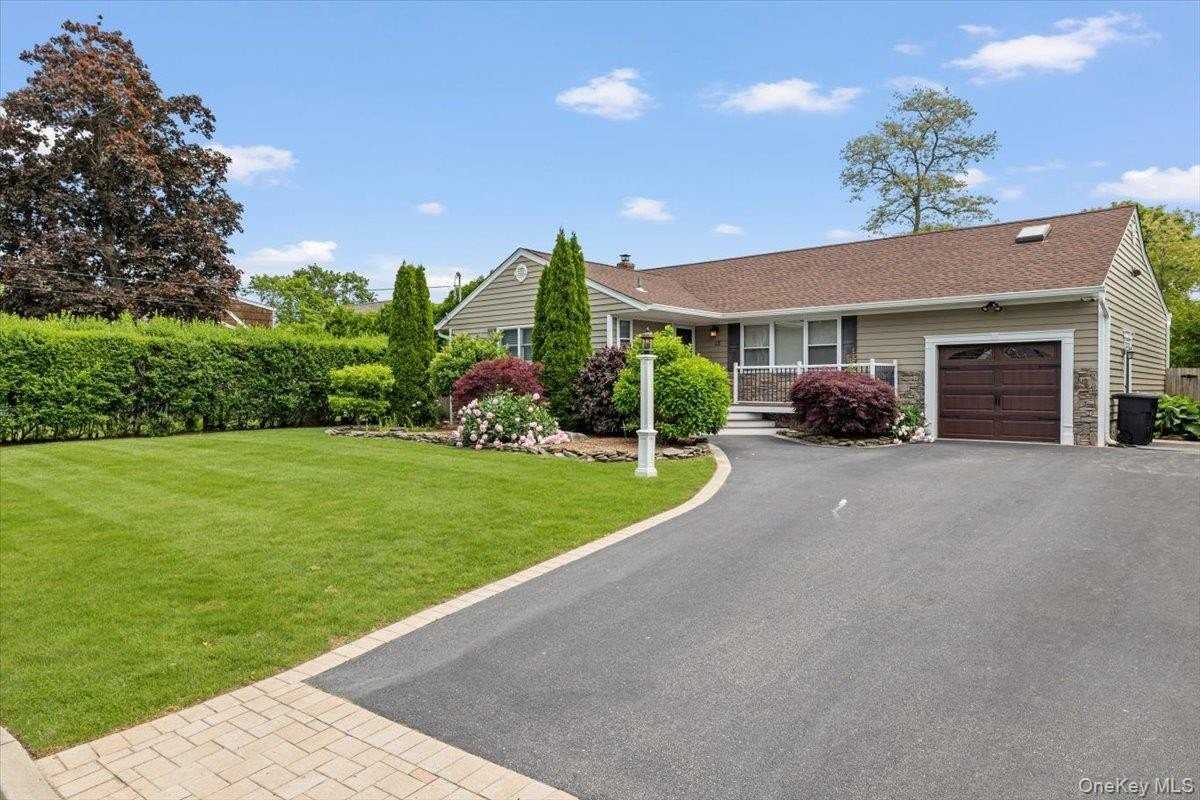 13 Colonial Ln - Photo 2 of 39