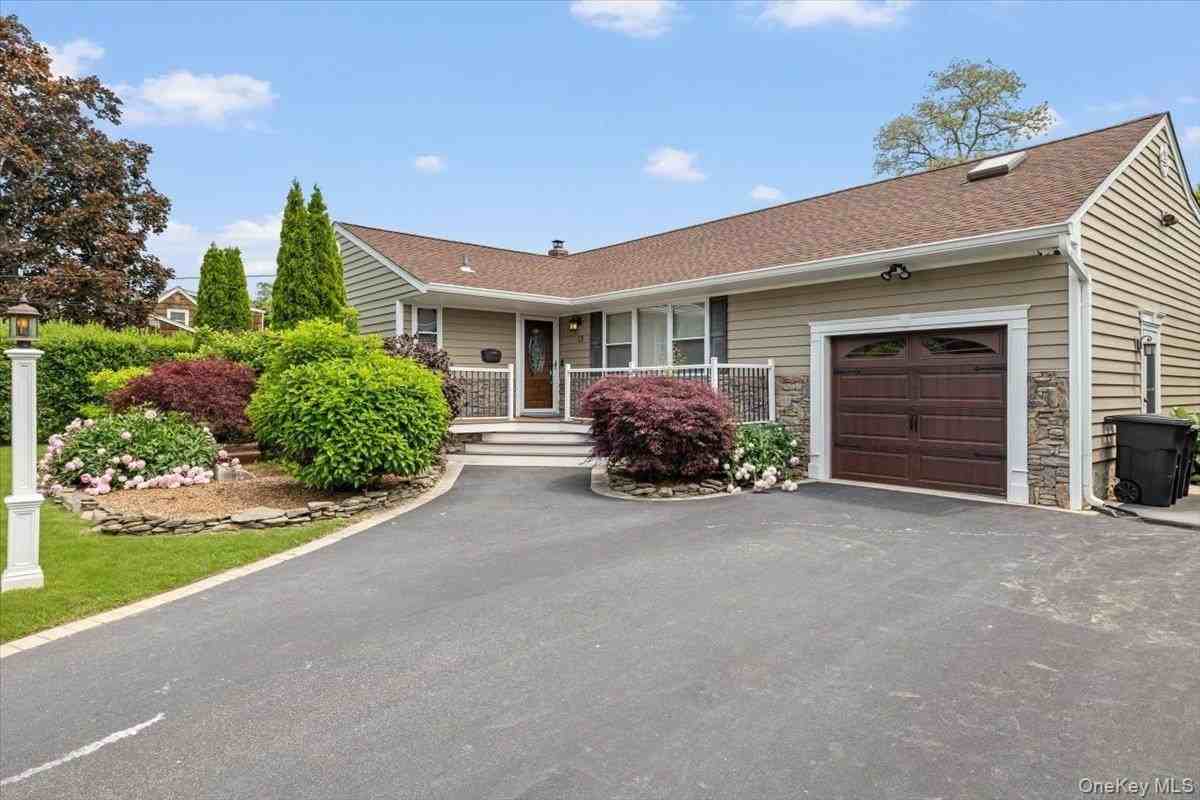 13 Colonial Ln - Photo 3 of 39