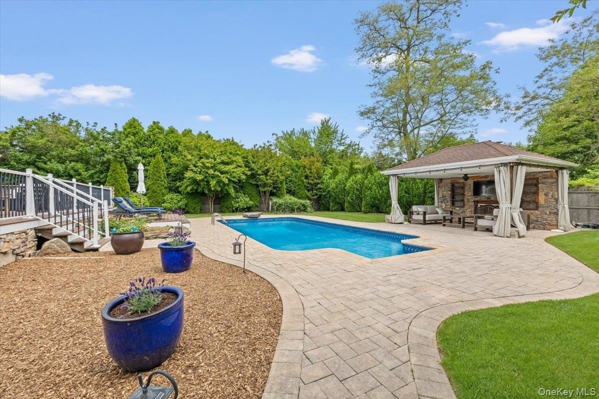 13 Colonial Ln - Photo 4 of 39