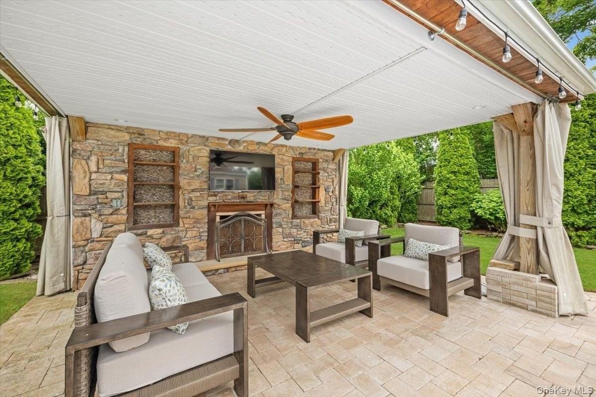 13 Colonial Ln - Photo 7 of 39