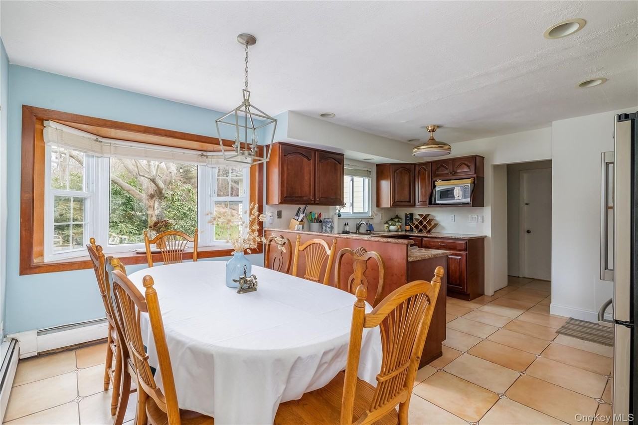 44 Frazer Dr - Photo 4 of 31