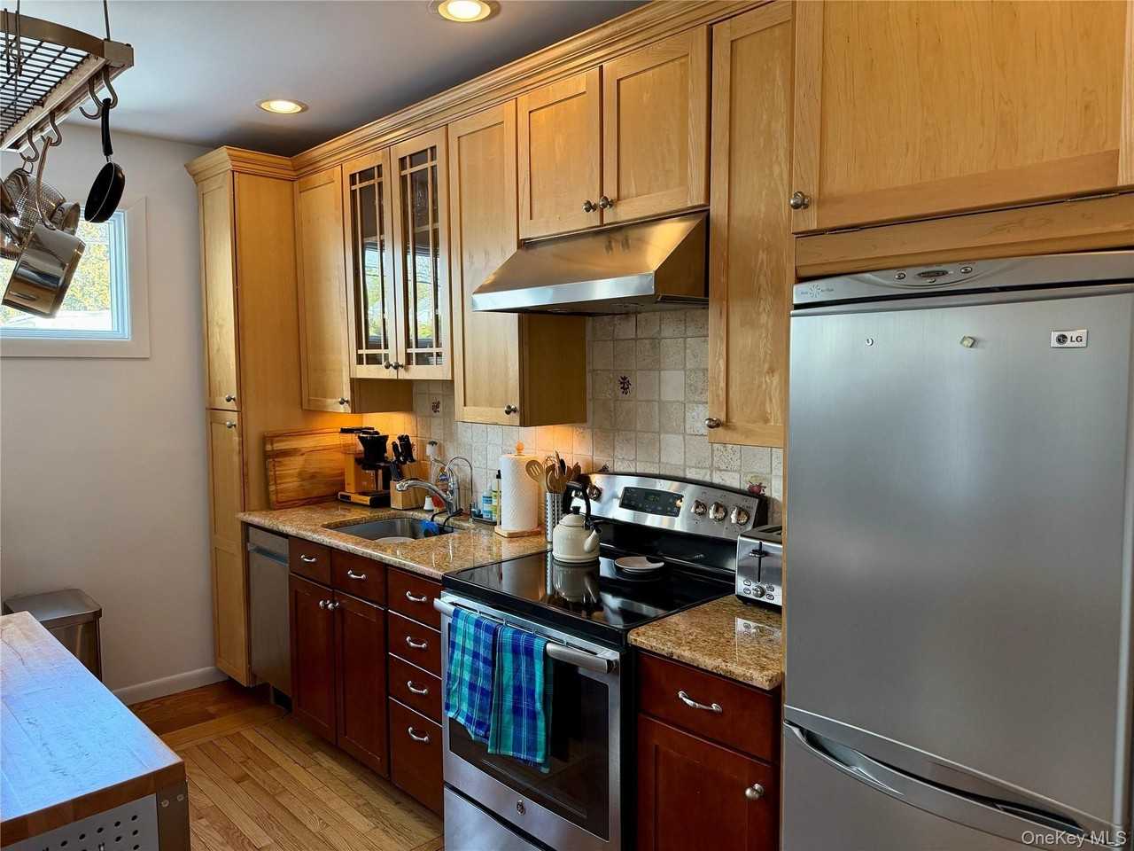 109 14th Ave - Photo 3 of 11