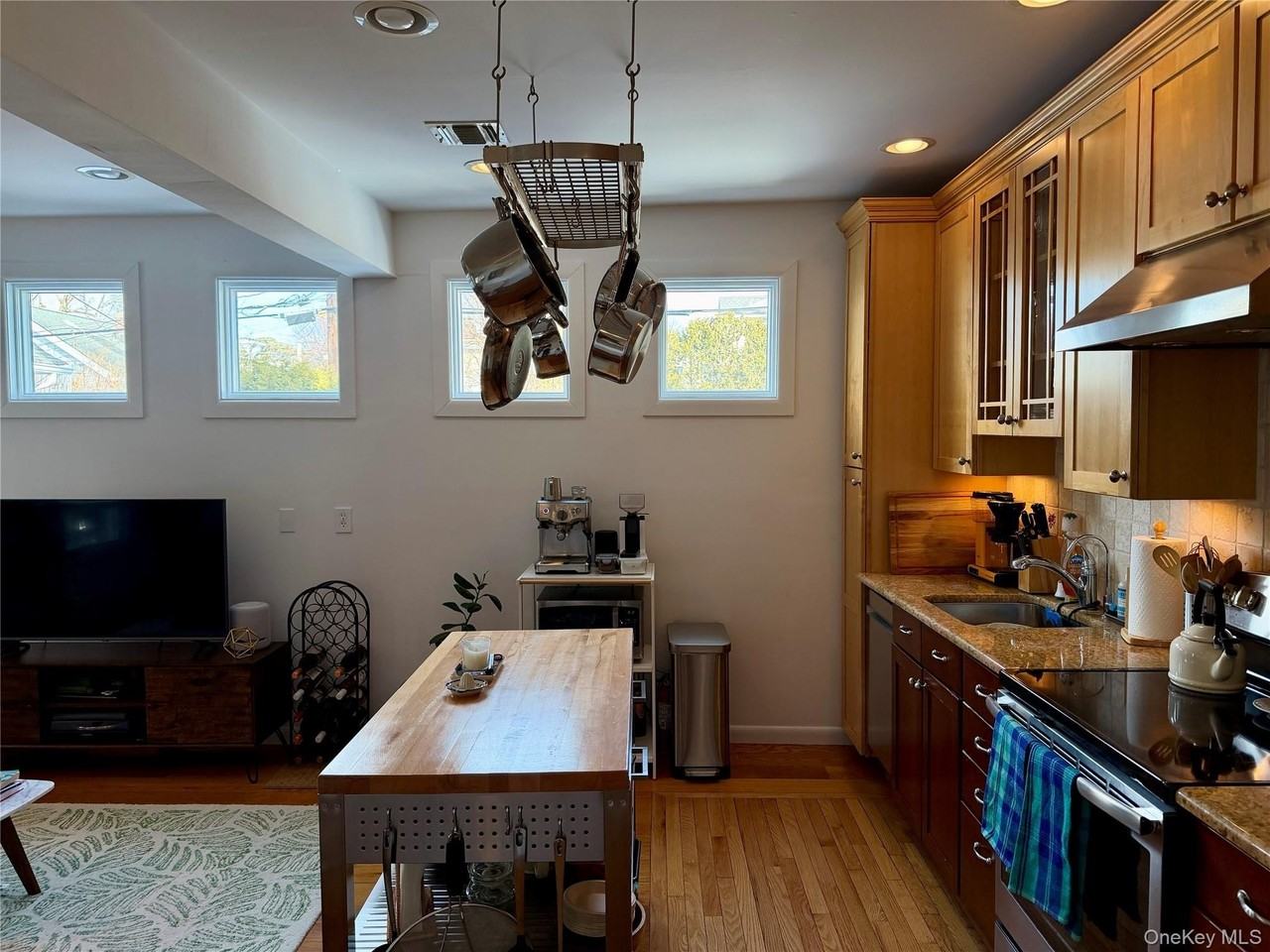 109 14th Ave - Photo 4 of 11