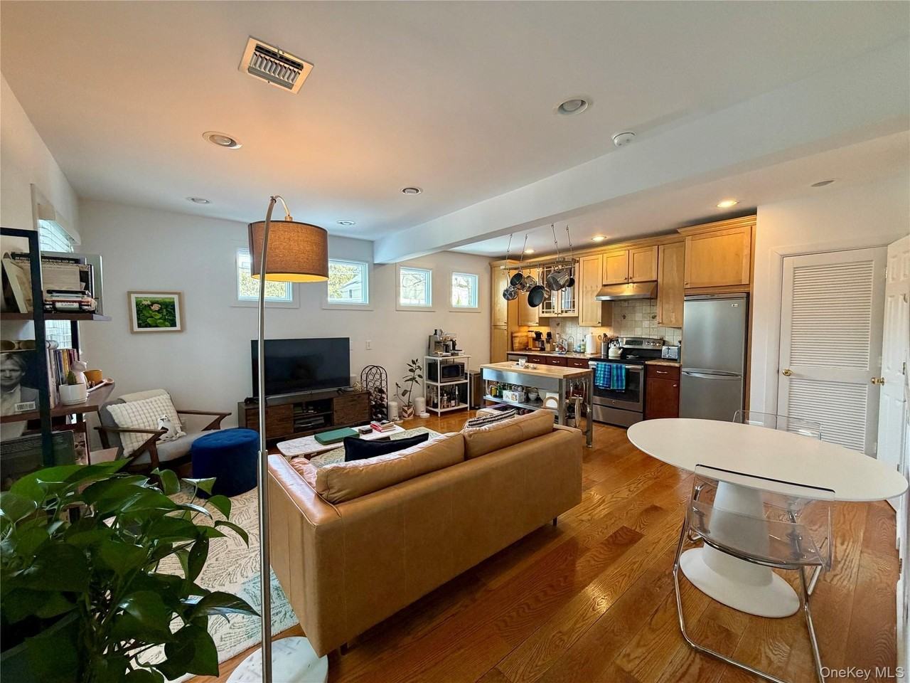 109 14th Ave - Photo 5 of 11