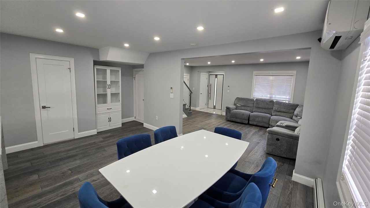 8006 209th St - Photo 5 of 25