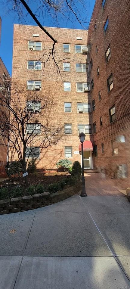 10225 67th Rd Apt 5a #5A - Photo 2 of 13