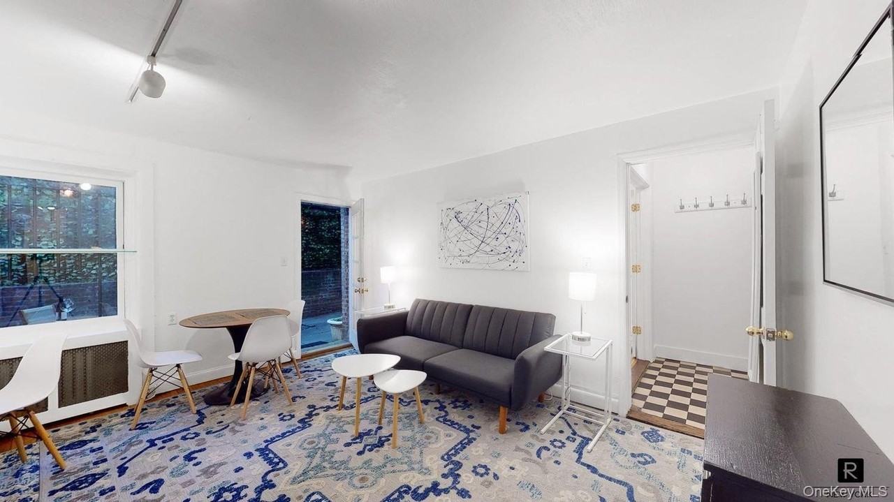 31 W 10th St Apt 1r #1R - Photo 2 of 10