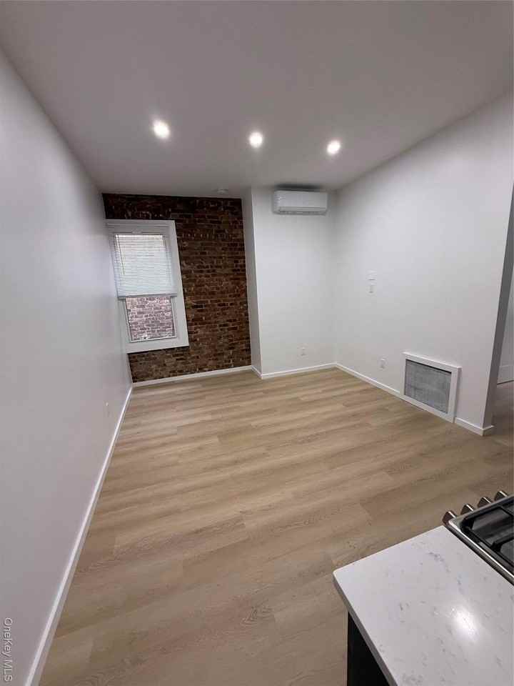 7445 62nd St Unit 2r #2R - Photo 3 of 11