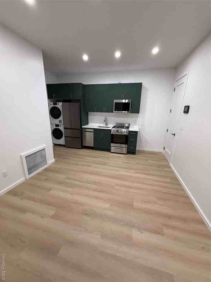 7445 62nd St Unit 2r #2R - Photo 4 of 11