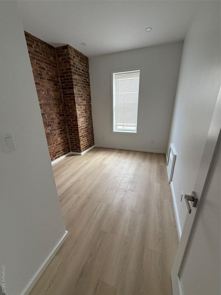 7445 62nd St Unit 2r #2R - Photo 7 of 11