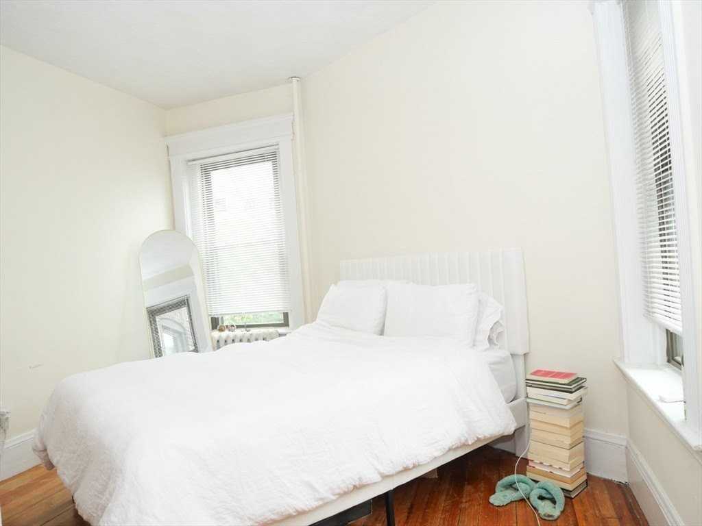 1378 Beacon St Apt 10 #10 - Photo 4 of 5
