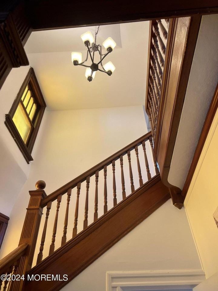 84 Mclaren St - Photo 2 of 17