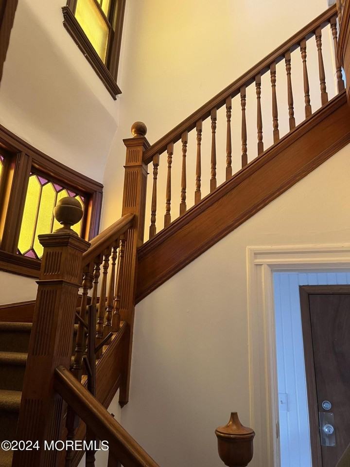 84 Mclaren St - Photo 4 of 17