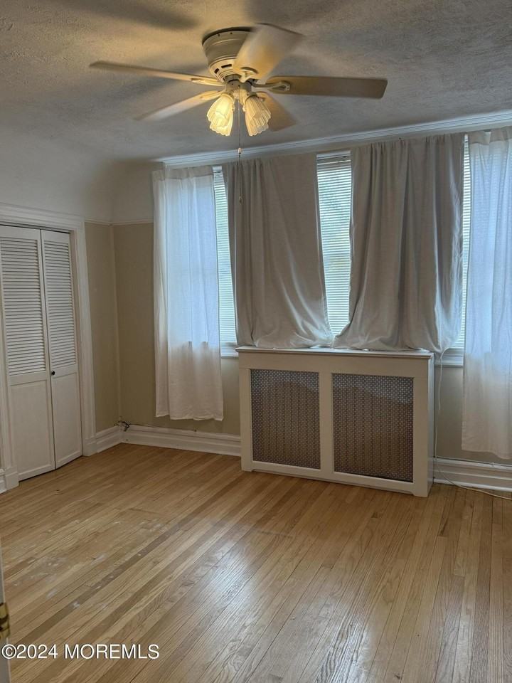 84 Mclaren St - Photo 5 of 17