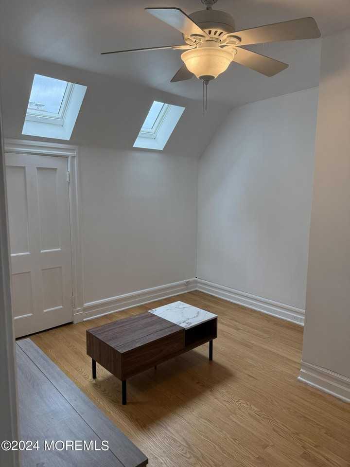 84 Mclaren St - Photo 7 of 17