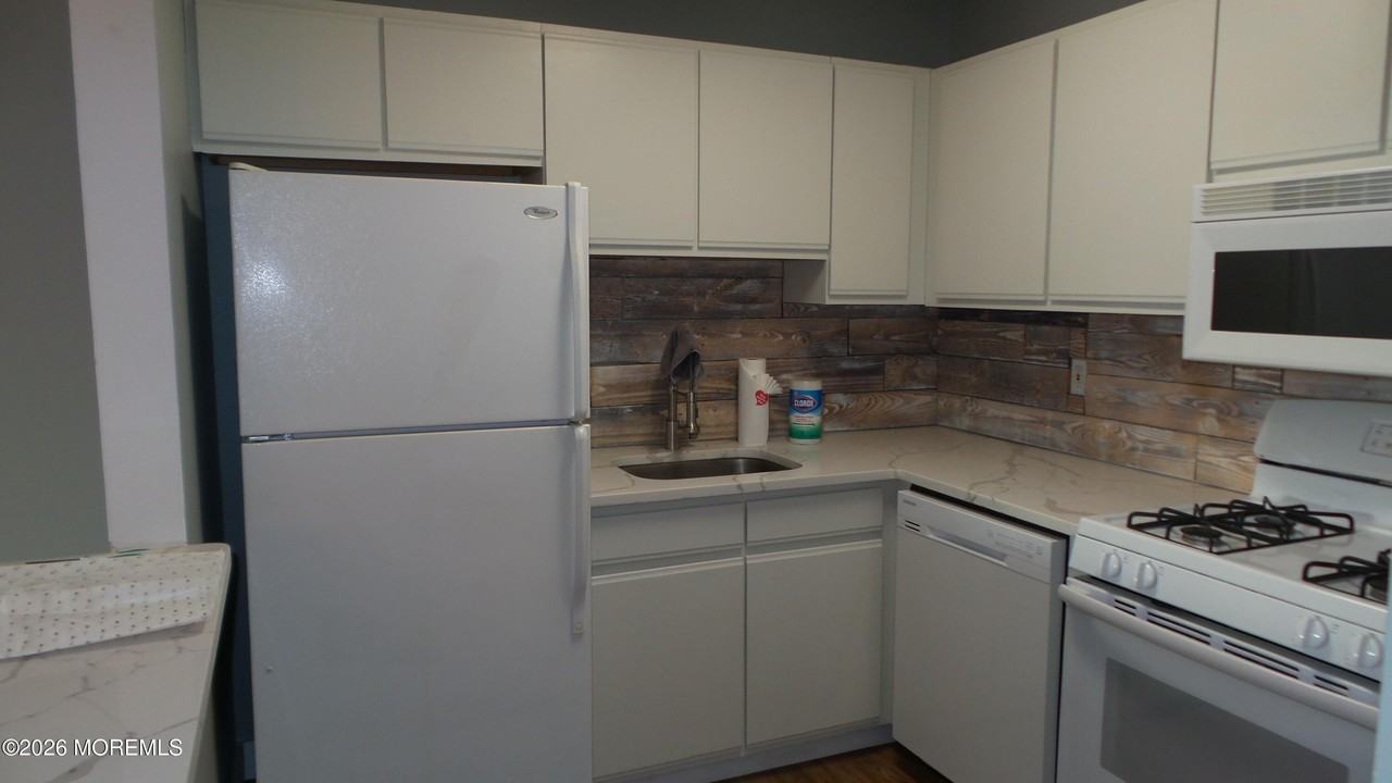 3403 Bridge Ave Apt 3 #3 - Photo 7 of 11