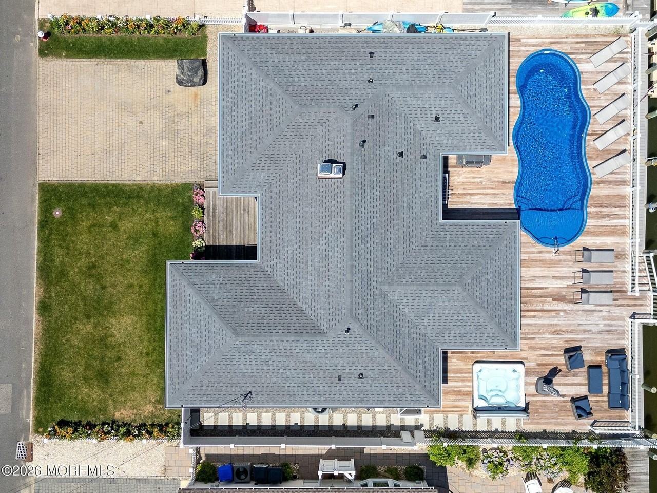 347 Bay Ln - Photo 7 of 46