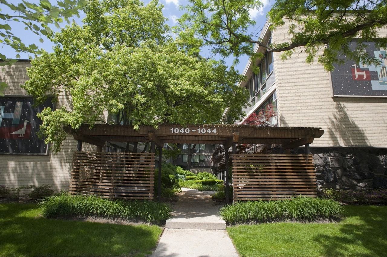 1044 Ontario St Apt 2c #2C - Photo 2 of 21