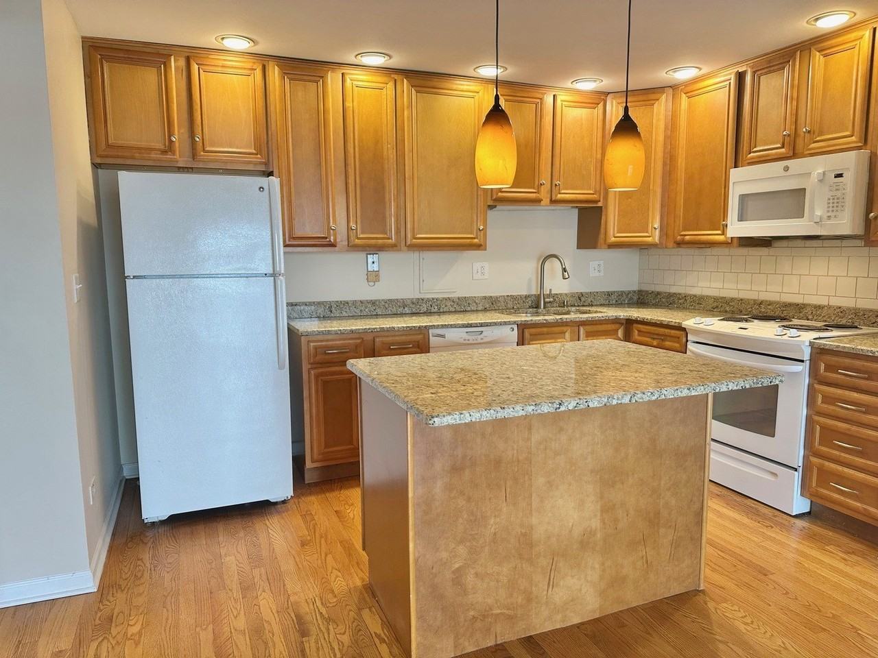 870 E Old Willow Rd Apt 261 #261 - Photo 2 of 10