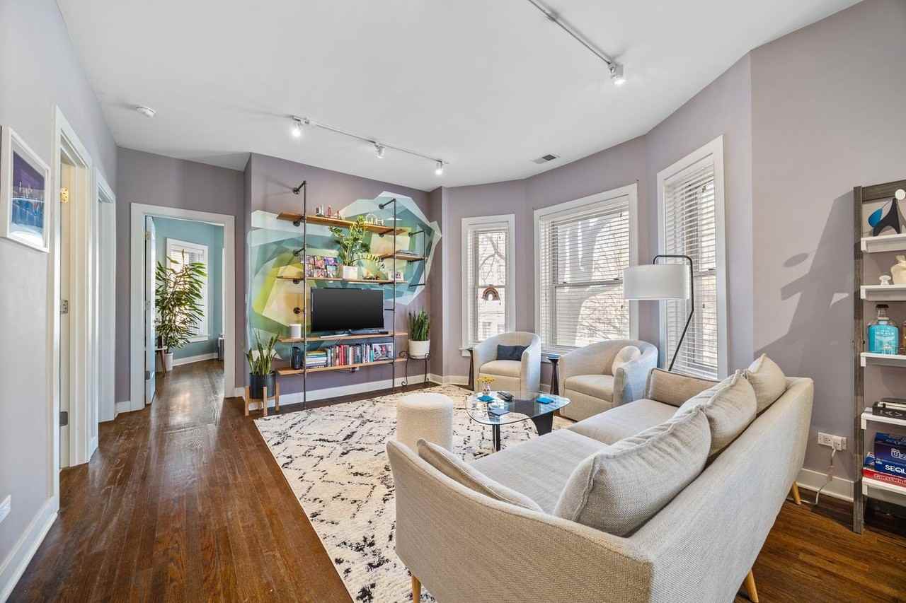 1951 W Byron St Apt 2w #2W - Photo 3 of 13