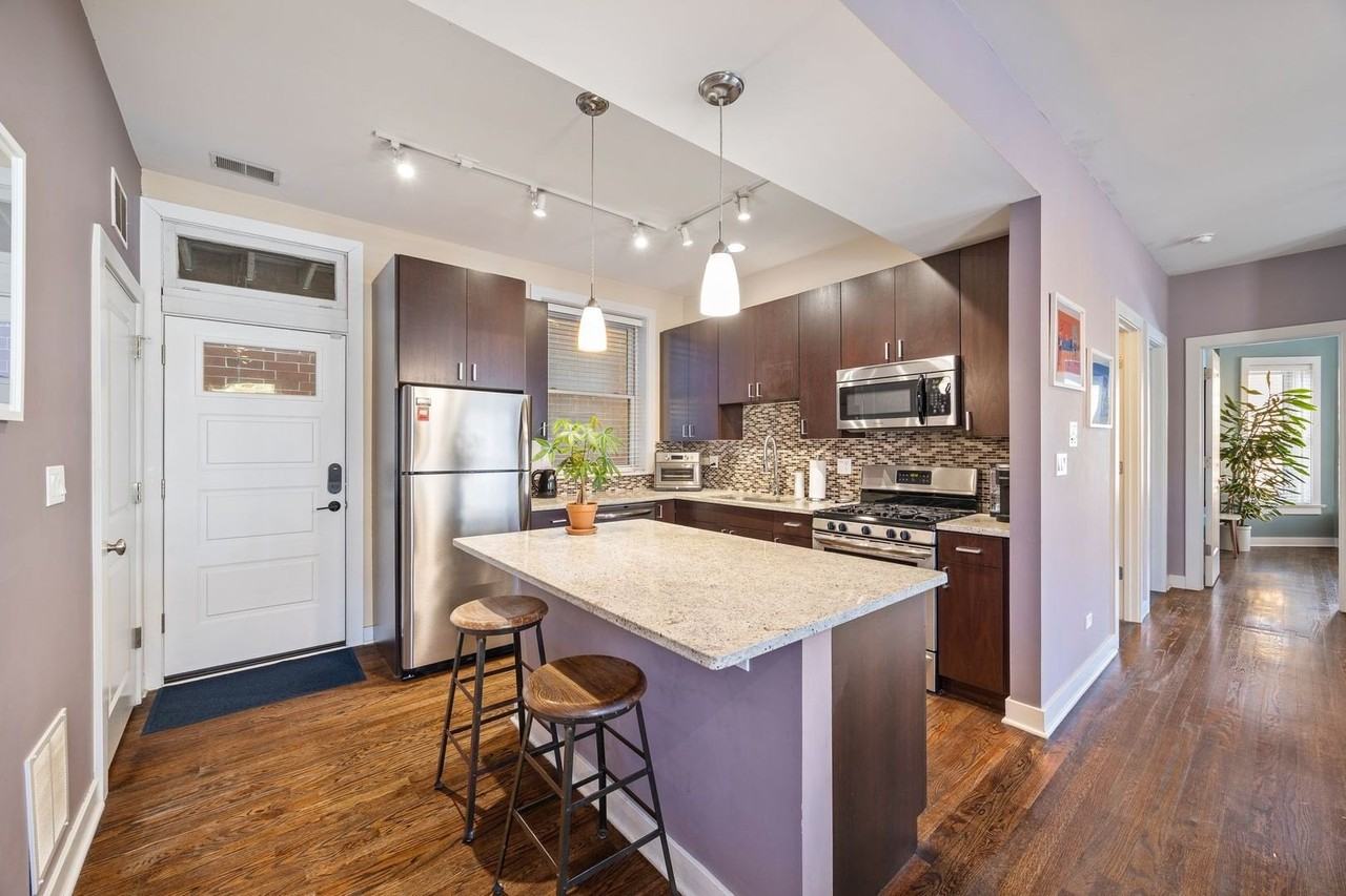 1951 W Byron St Apt 2w #2W - Photo 6 of 13