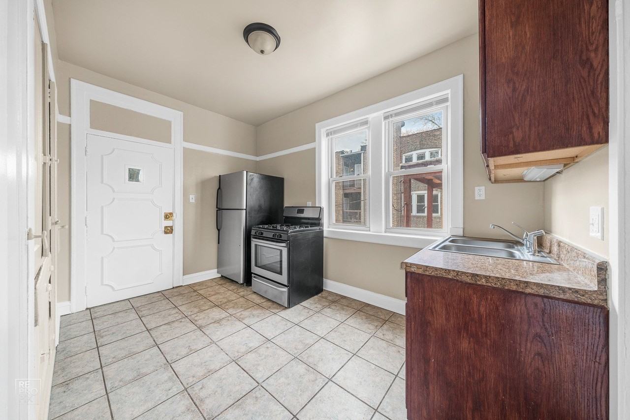 7751 S Saginaw Ave Apt 2 #2 - Photo 6 of 14